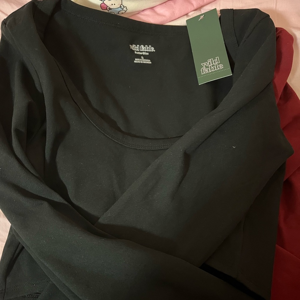 target black long sleeve crop top